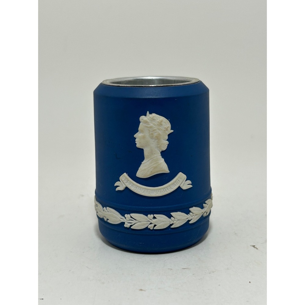 Wedgwood Blue Jasperware Queen Elizabeth II Silver Jubilee 1977 toothpick Holder